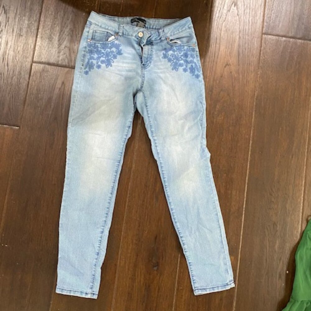 Small embroidered jeans